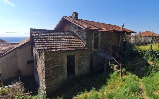 Appartamento con Fienile da Ristrutturare e Vista Lago, Massino Visconti