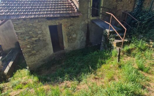 Appartamento con Fienile da Ristrutturare e Vista Lago, Massino Visconti